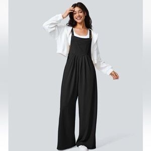 NWT Halara Women’s Size M Black Adjustable Strap Button Pockets Casual Overalls